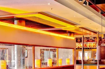 Hochwertiger Luftwäscher entfernt Zigarettenrauch und andere Gerüche in Casinos und Spielhallen.