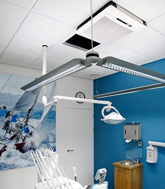 Luftreiniger in einem Behandlungszimmer Luftreiniger für Kliniken und Krankenhäuser